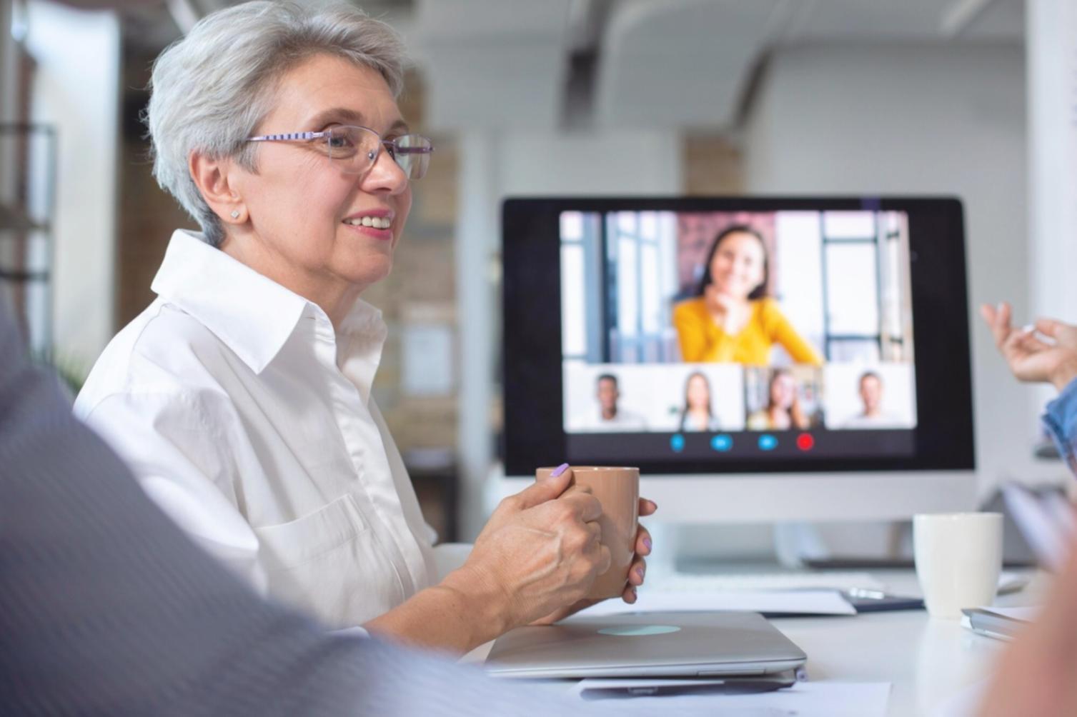 Session de formation en ligne avec participants actifs